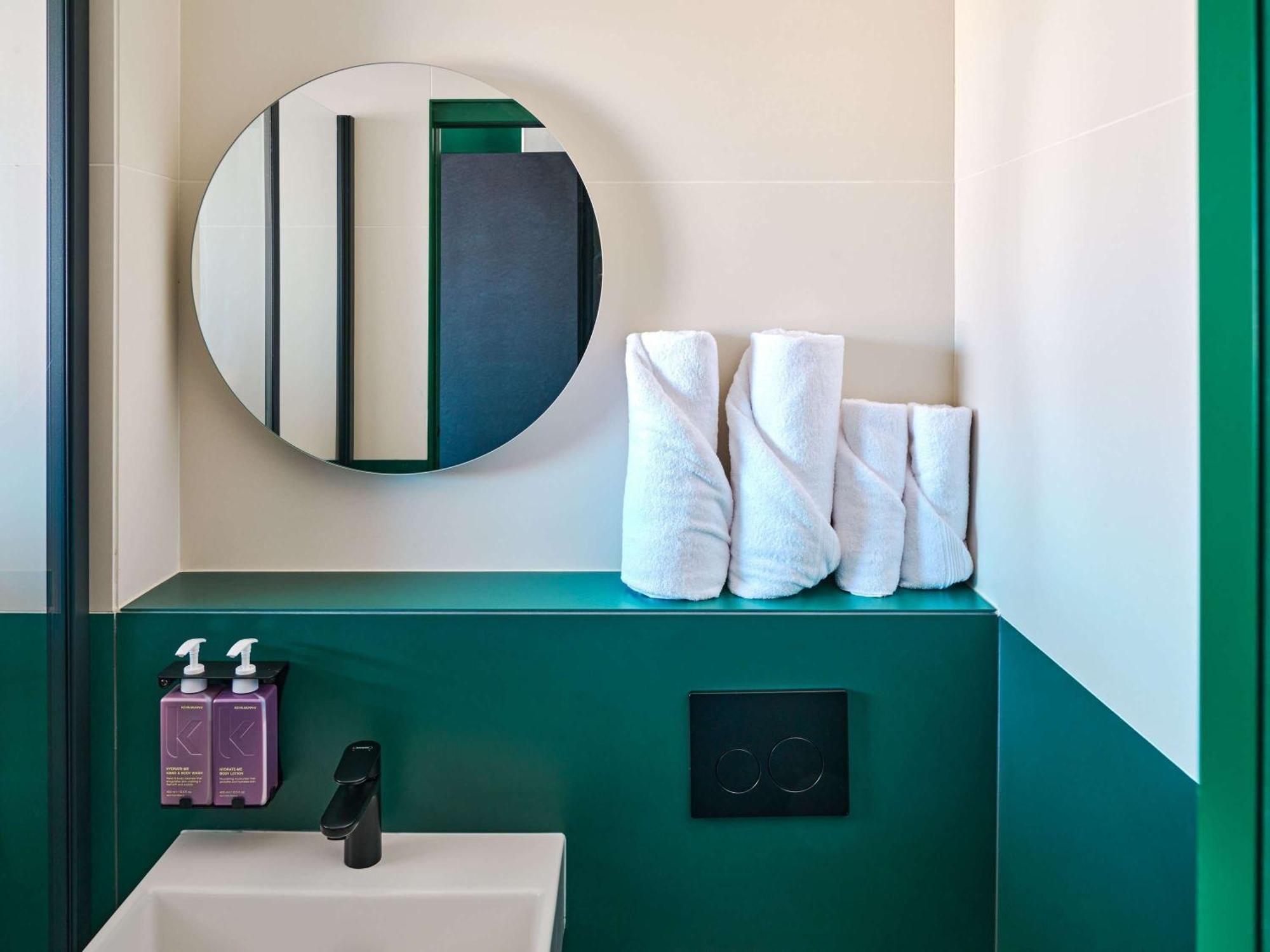 Tribe Paris Clichy Hotell Eksteriør bilde