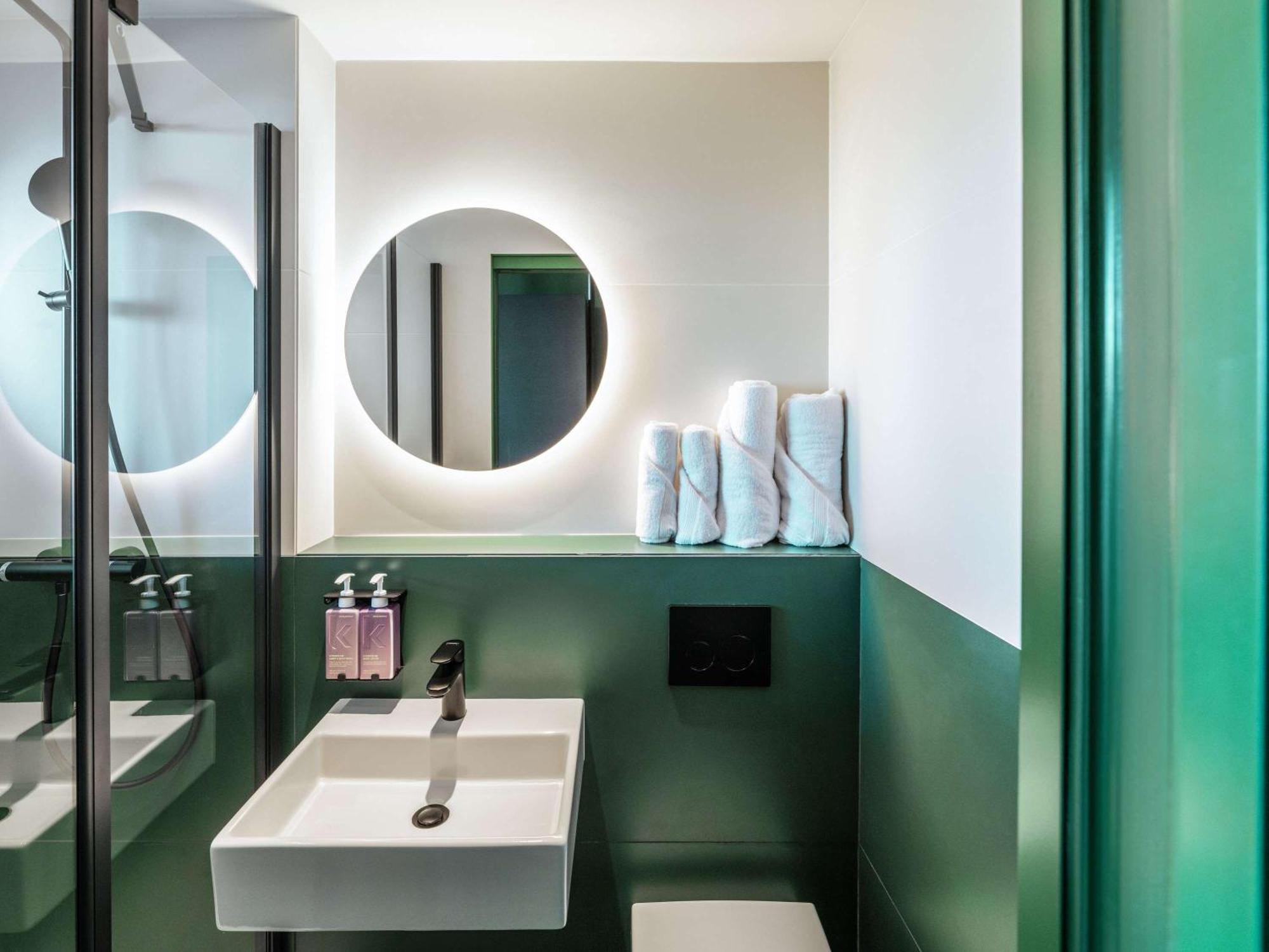 Tribe Paris Clichy Hotell Eksteriør bilde
